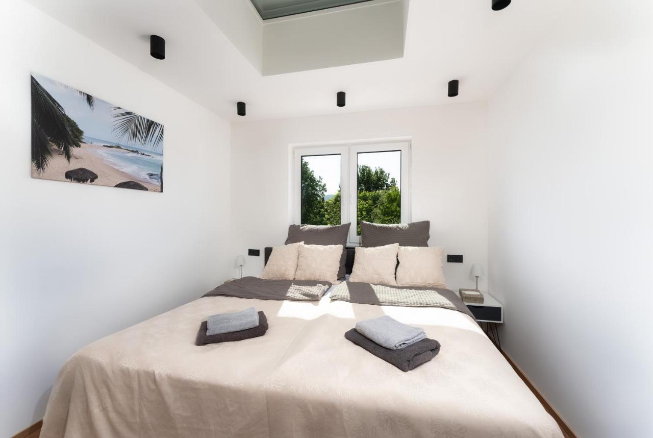 Gemuetliches Und Lichtdurchflutetes Penthouse Mit Sternenhimmelblick, Boxspringbett Und Terrasse - Gute Anbindung An Die Innenstadt Kassel Esterno foto
