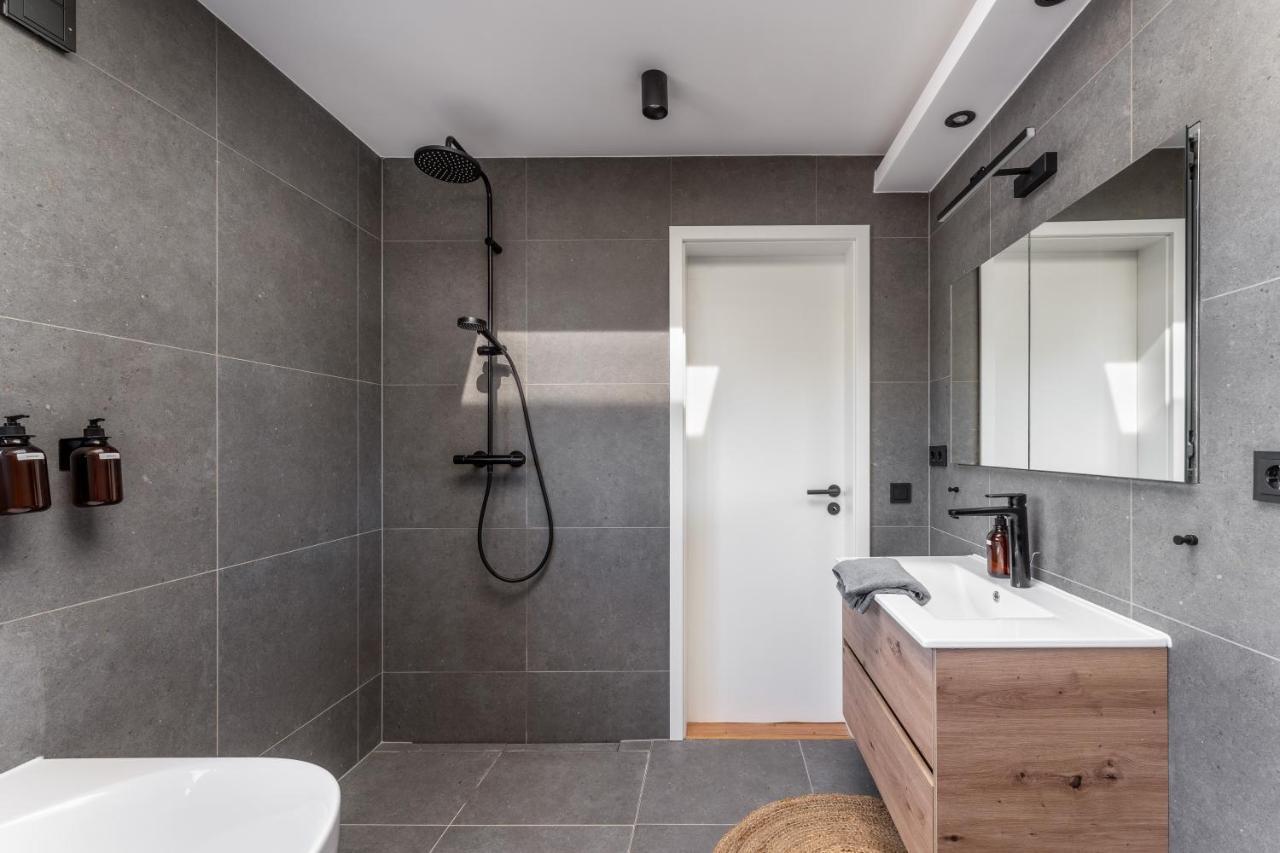 Gemuetliches Und Lichtdurchflutetes Penthouse Mit Sternenhimmelblick, Boxspringbett Und Terrasse - Gute Anbindung An Die Innenstadt Kassel Esterno foto
