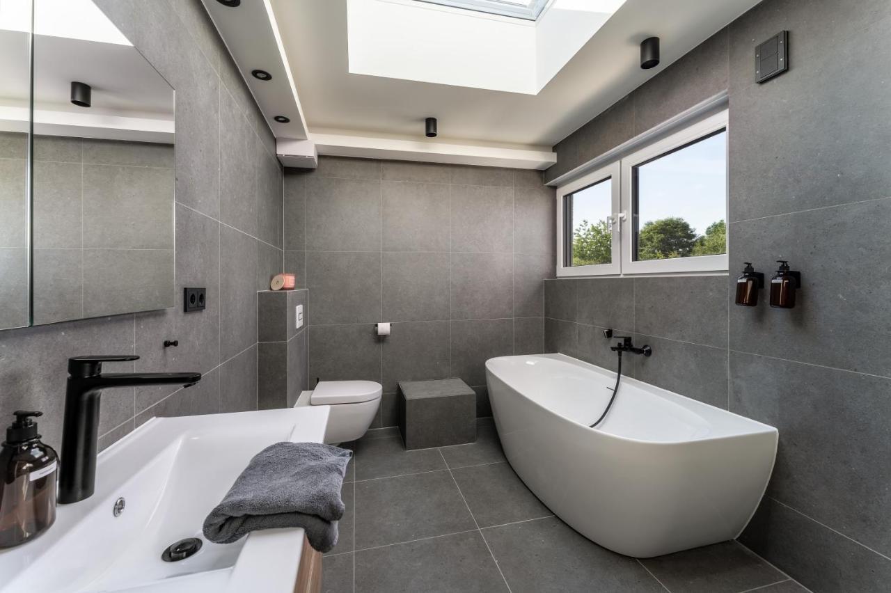 Gemuetliches Und Lichtdurchflutetes Penthouse Mit Sternenhimmelblick, Boxspringbett Und Terrasse - Gute Anbindung An Die Innenstadt Kassel Esterno foto