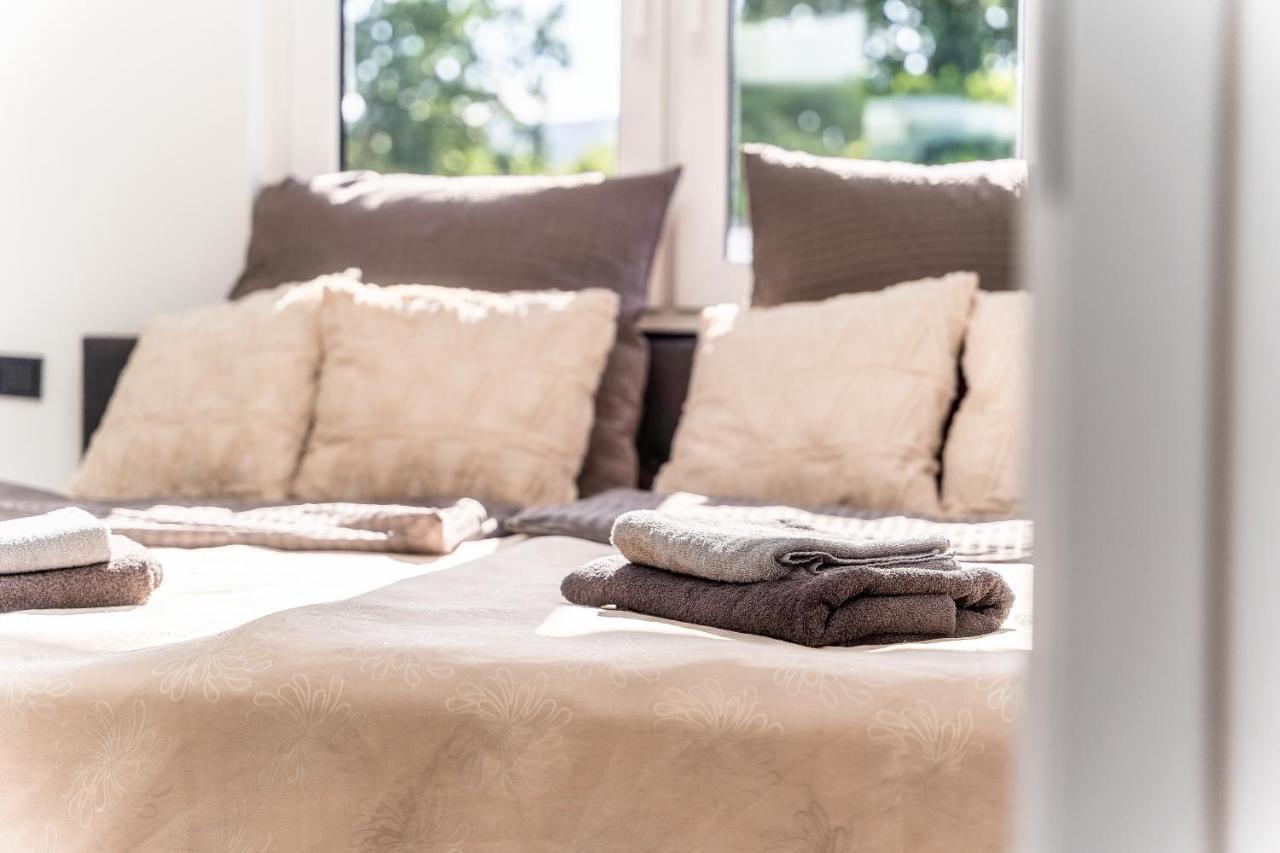 Gemuetliches Und Lichtdurchflutetes Penthouse Mit Sternenhimmelblick, Boxspringbett Und Terrasse - Gute Anbindung An Die Innenstadt Kassel Esterno foto